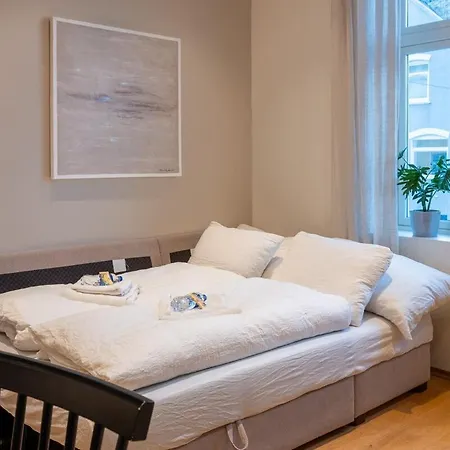 Renovated 3 In Historical Sandviken Appartement